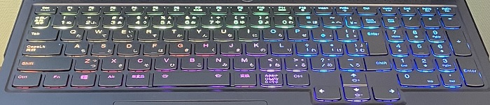 ゲーミングノートの光るキーボード