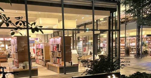 夜の書店