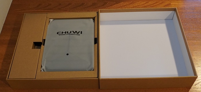 ChuwiミニPCの外箱