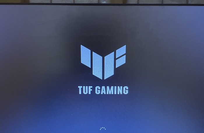 ASUS TUF GAMINGのロゴ画面